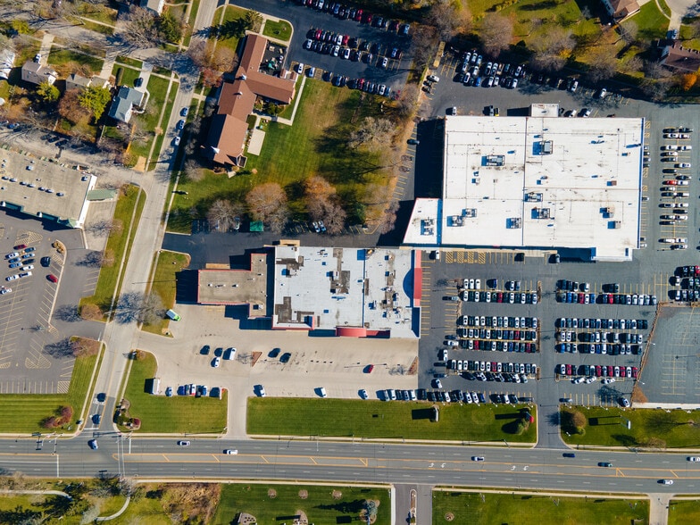 908-914 S Milwaukee Ave, Libertyville, IL for lease - Aerial - Image 2 of 7