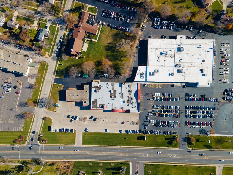 908-914 S Milwaukee Ave, Libertyville, IL à louer - Aérien - Image 3 de 7