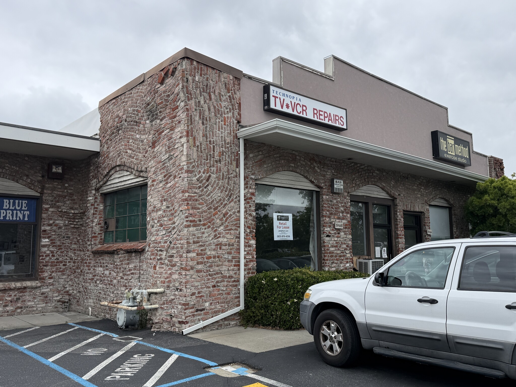 1942-1954 Mt Diablo Blvd, Walnut Creek, CA à louer Photo principale- Image 1 de 8