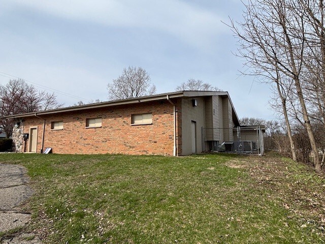 7085 E Dr N, Battle Creek, MI à louer - Photo du bâtiment - Image 3 de 12