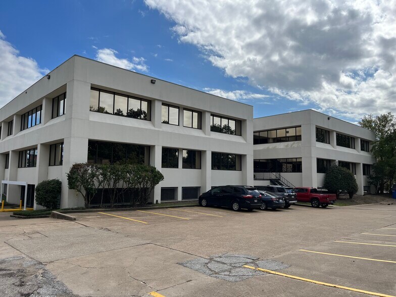 955 Dairy Ashford Rd, Houston, TX à louer - Photo du bâtiment - Image 3 de 7