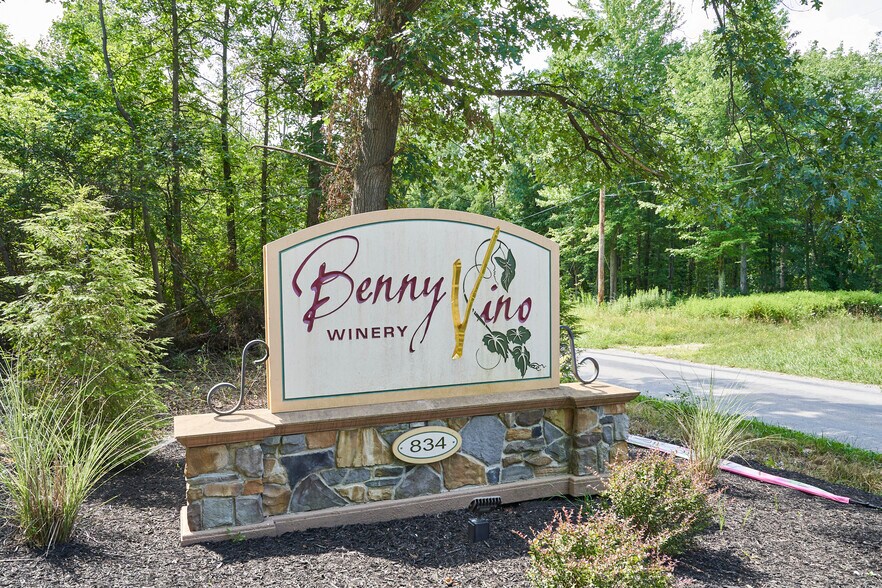 834 Clyde Hill (South Countyline Rd), Geneva, OH à vendre - Photo du bâtiment - Image 2 de 43