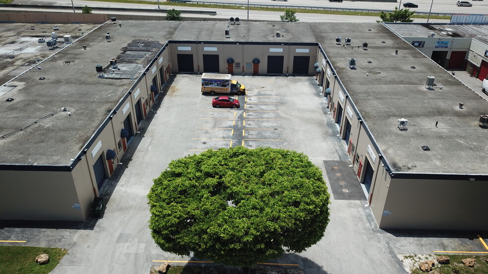 4834-4890 SW 75th Ave, Miami, FL for lease - Building Photo - Image 3 of 7