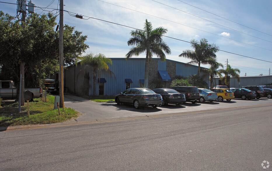 11885 44th St N, Clearwater, FL à vendre - Photo du bâtiment - Image 2 de 6