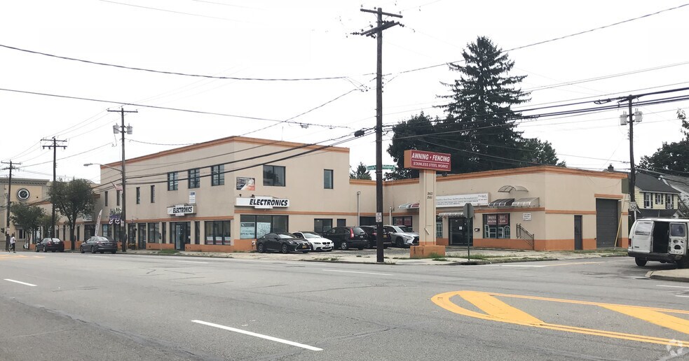 255 Jericho Tpke, Mineola, NY à louer - Photo principale - Image 1 de 13