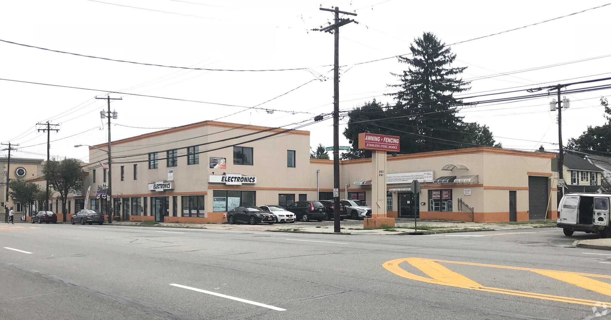 255 Jericho Tpke, Mineola, NY à louer Photo principale- Image 1 de 14