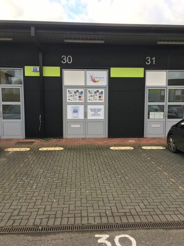 Smeaton Close, Aylesbury à louer Photo du bâtiment- Image 1 de 2