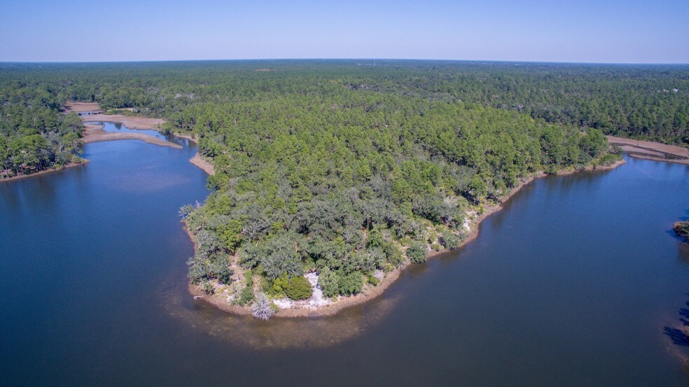 300 Fanning Bayou Dr, Southport, FL for sale - Building Photo - Image 3 of 15