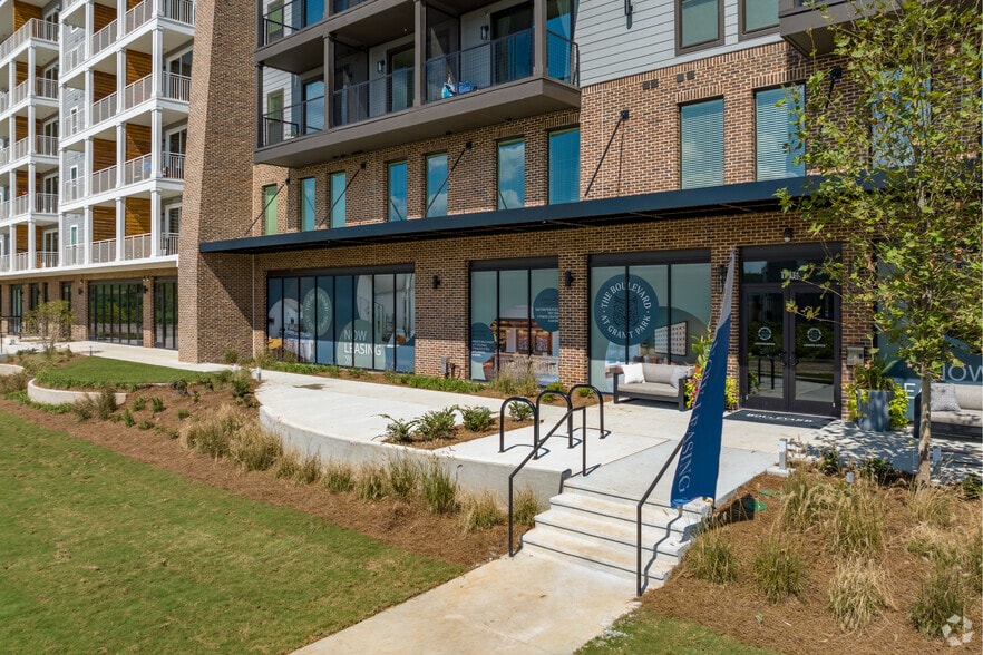 1015 Boulevard SE, Atlanta, GA for lease - Building Photo - Image 3 of 4