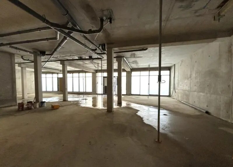 Retail in Sceaux for lease Building Photo- Image 1 of 5
