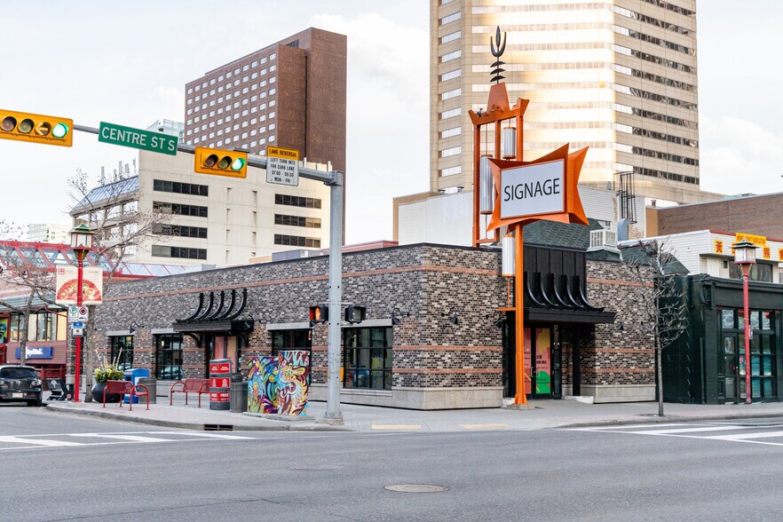302 Centre St S, Calgary, AB à louer - Photo du bâtiment - Image 1 de 13