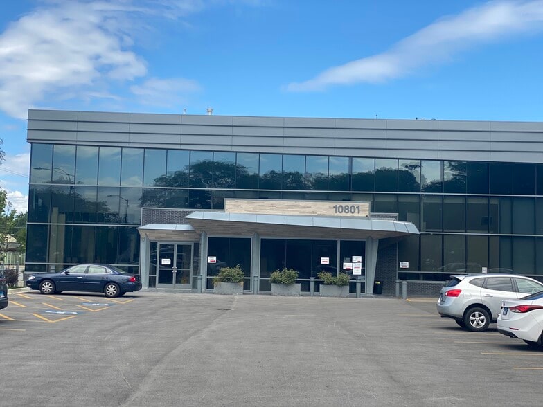 10801 S Western Ave, Chicago, IL for lease - Building Photo - Image 2 of 12