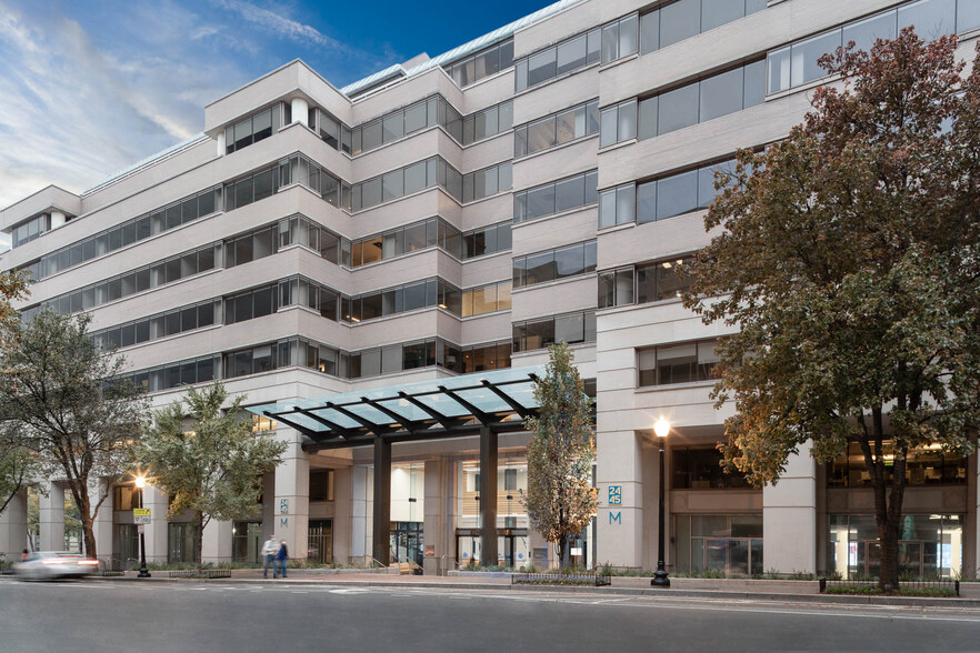 2445 M St NW, Washington, DC à louer - Photo du bâtiment - Image 1 de 16