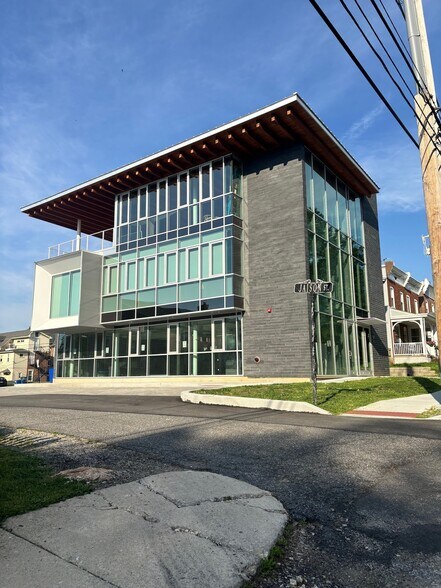 30 E Third St, Media, PA à louer - Photo du bâtiment - Image 2 de 9