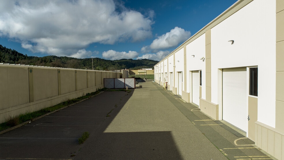 110 Sandholm Ln, Cloverdale, CA for lease - Building Photo - Image 3 of 12