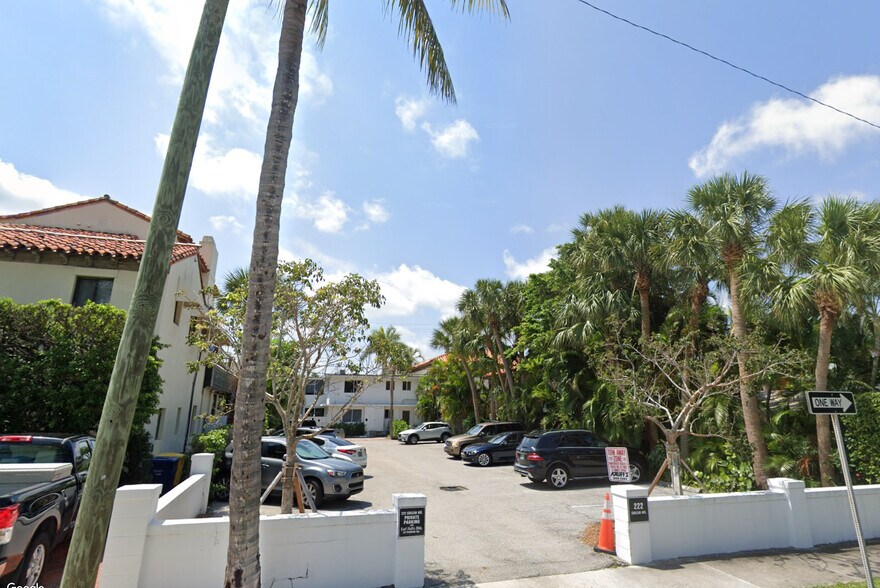 217 Peruvian Ave, Palm Beach, FL à louer - Photo du bâtiment - Image 2 de 6
