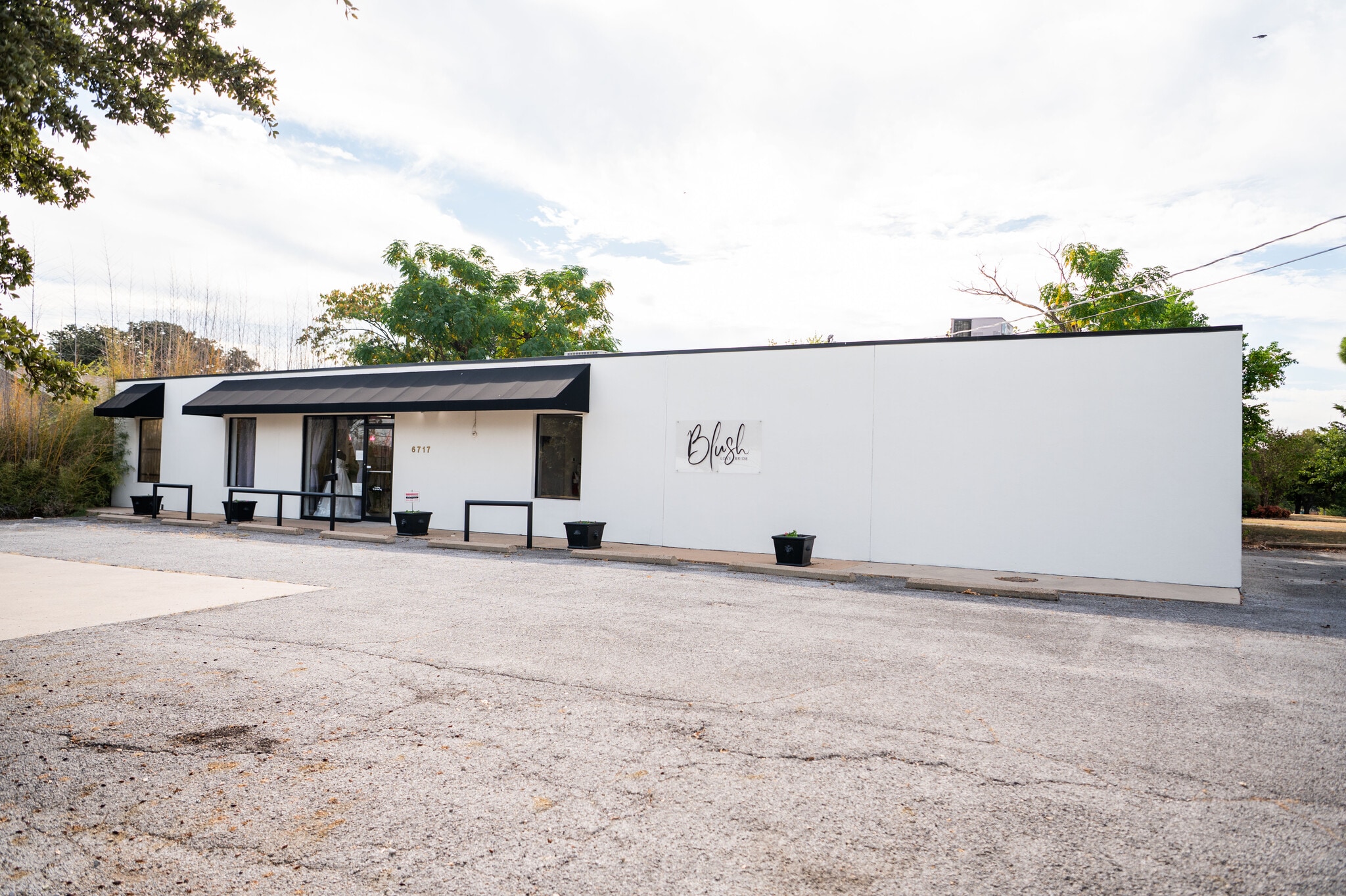6717 Calmont Ave, Fort Worth, TX for lease Primary Photo- Image 1 of 7