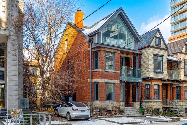 More details for 544 Richmond St W, Toronto, ON - Office for Sale