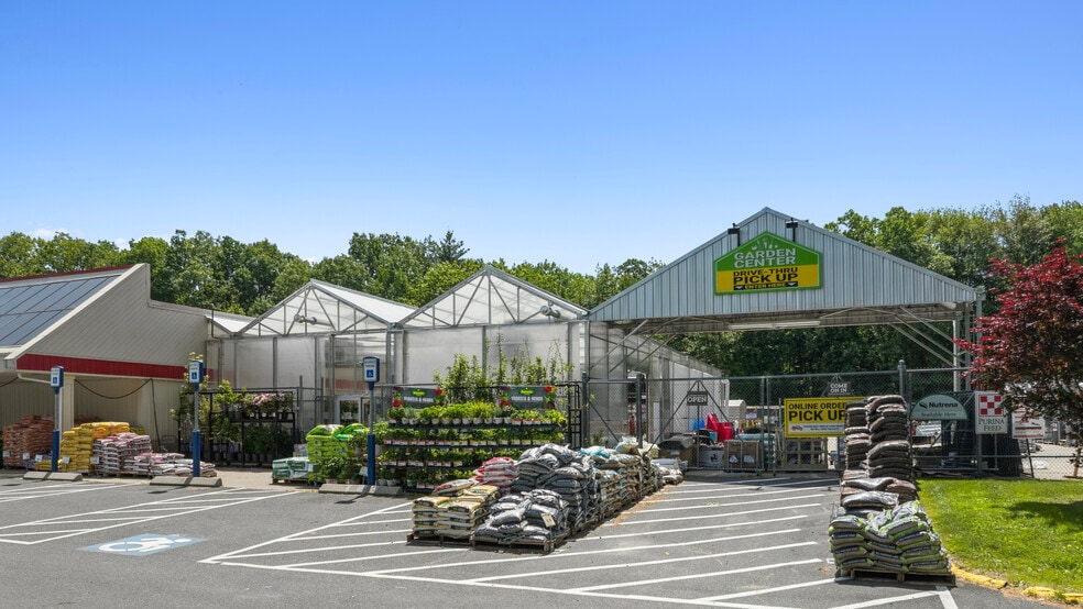 361 Scott Swamp Rd, Farmington, CT for sale - Building Photo - Image 3 of 6
