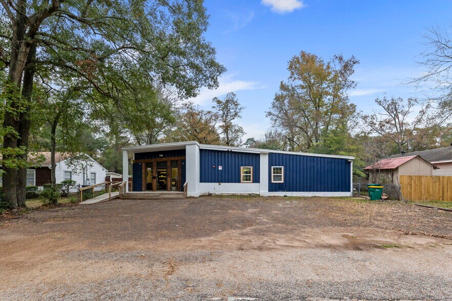 1102 Callahan Ave, Conroe, TX à vendre - Photo du bâtiment - Image 2 de 11