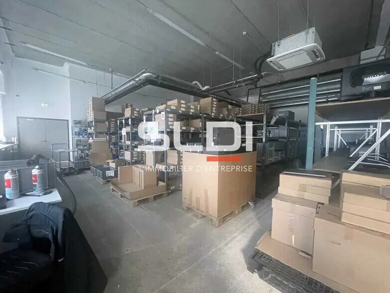 Flex in CHAMPAGNE-AU-MONT-D'OR for lease - Interior Photo - Image 2 of 6