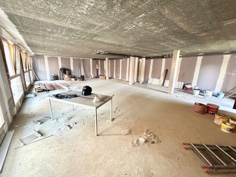 Route De La Chasse Royale, Vaucresson for lease - Interior Photo - Image 2 of 7