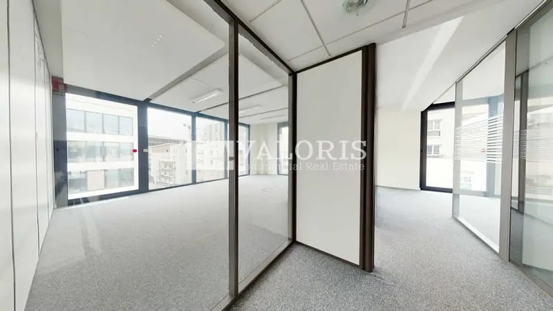 8 Rue Maurice Moissonnier, Vaulx-en-Velin for lease - Interior Photo - Image 3 of 8