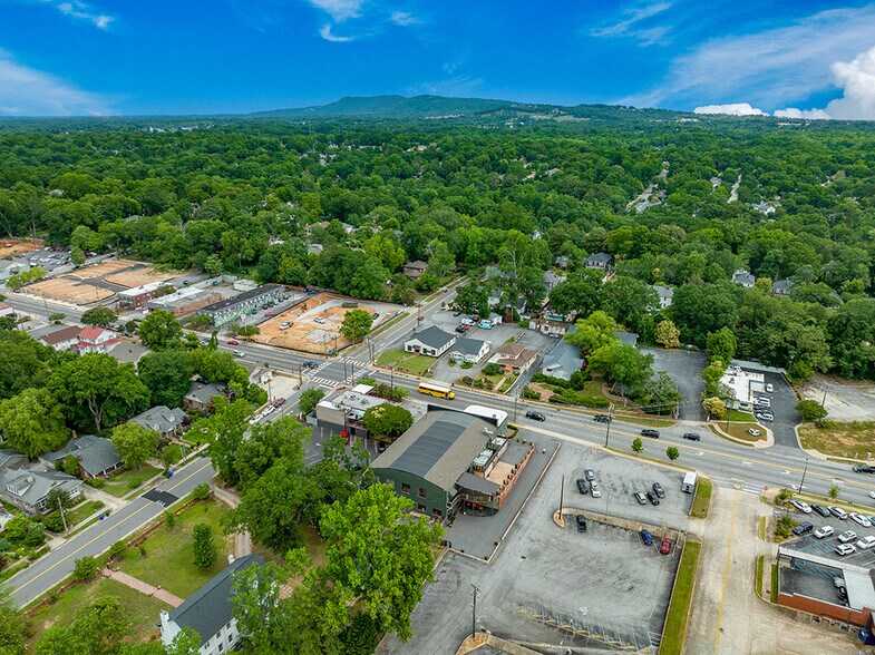 217 E Stone Ave, Greenville, SC à vendre - Photo du bâtiment - Image 3 de 10