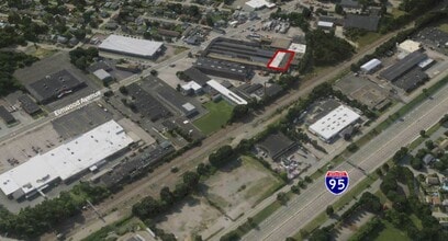 1515 Elmwood Ave, Cranston, RI à louer Photo intérieure- Image 1 de 2