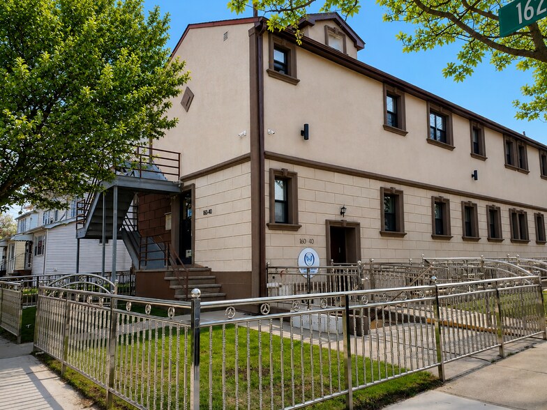 16040 78th Rd, Flushing, NY à louer - Photo du bâtiment - Image 1 de 10