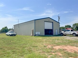 Plus de détails pour 300 N 14th St, Clinton, OK - Spécialité à vendre