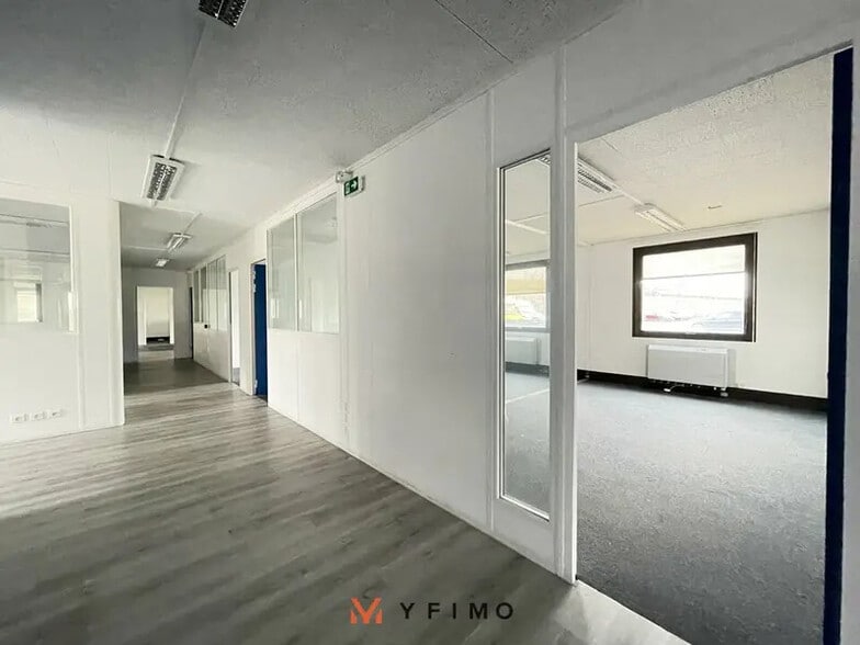 Office in Aubergenville for sale - Interior Photo - Image 2 of 7