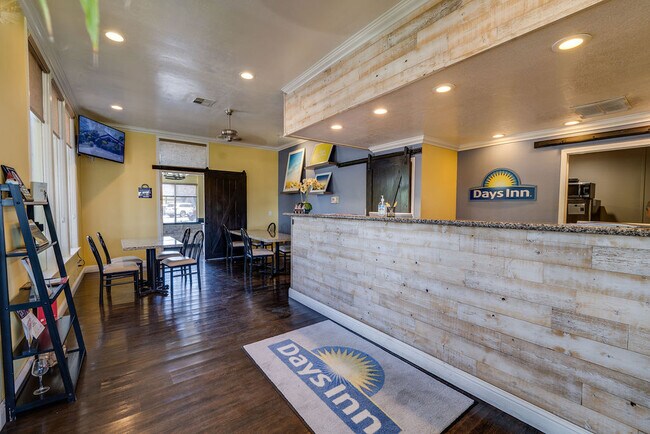 Plus de détails pour 710 S Cherokee Ln, Lodi, CA - Services hôteliers à vendre