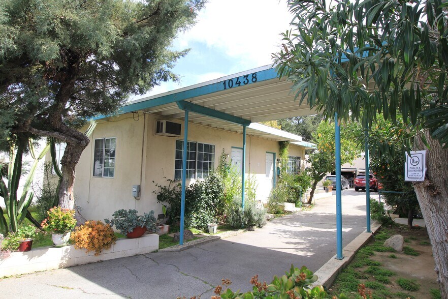 10438 Scoville Ave, Sunland, CA à vendre - Photo du bâtiment - Image 2 de 5