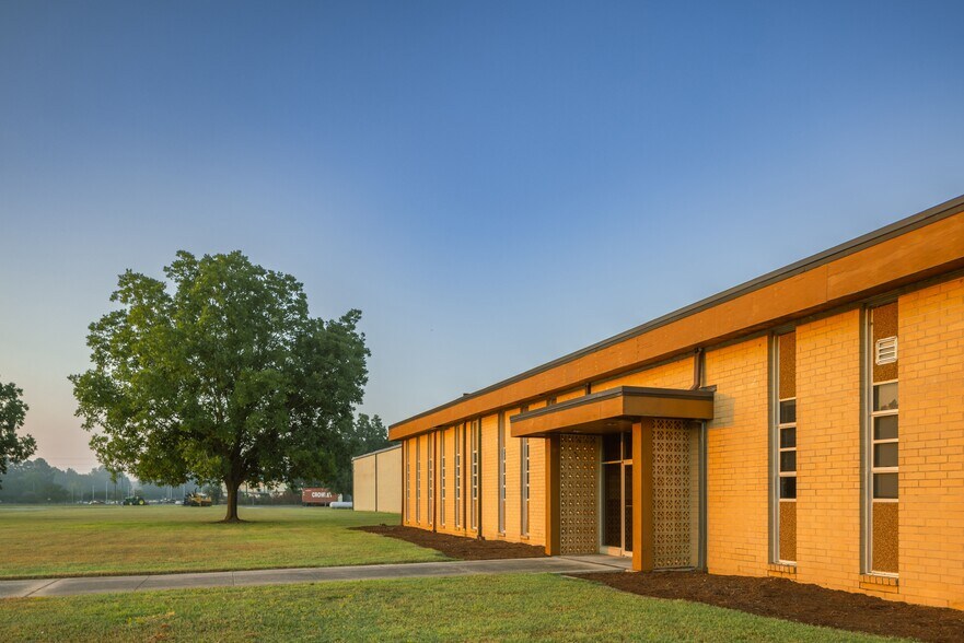 18300 Fieldcrest Rd, Laurel Hill, NC à vendre - Photo du bâtiment - Image 3 de 6