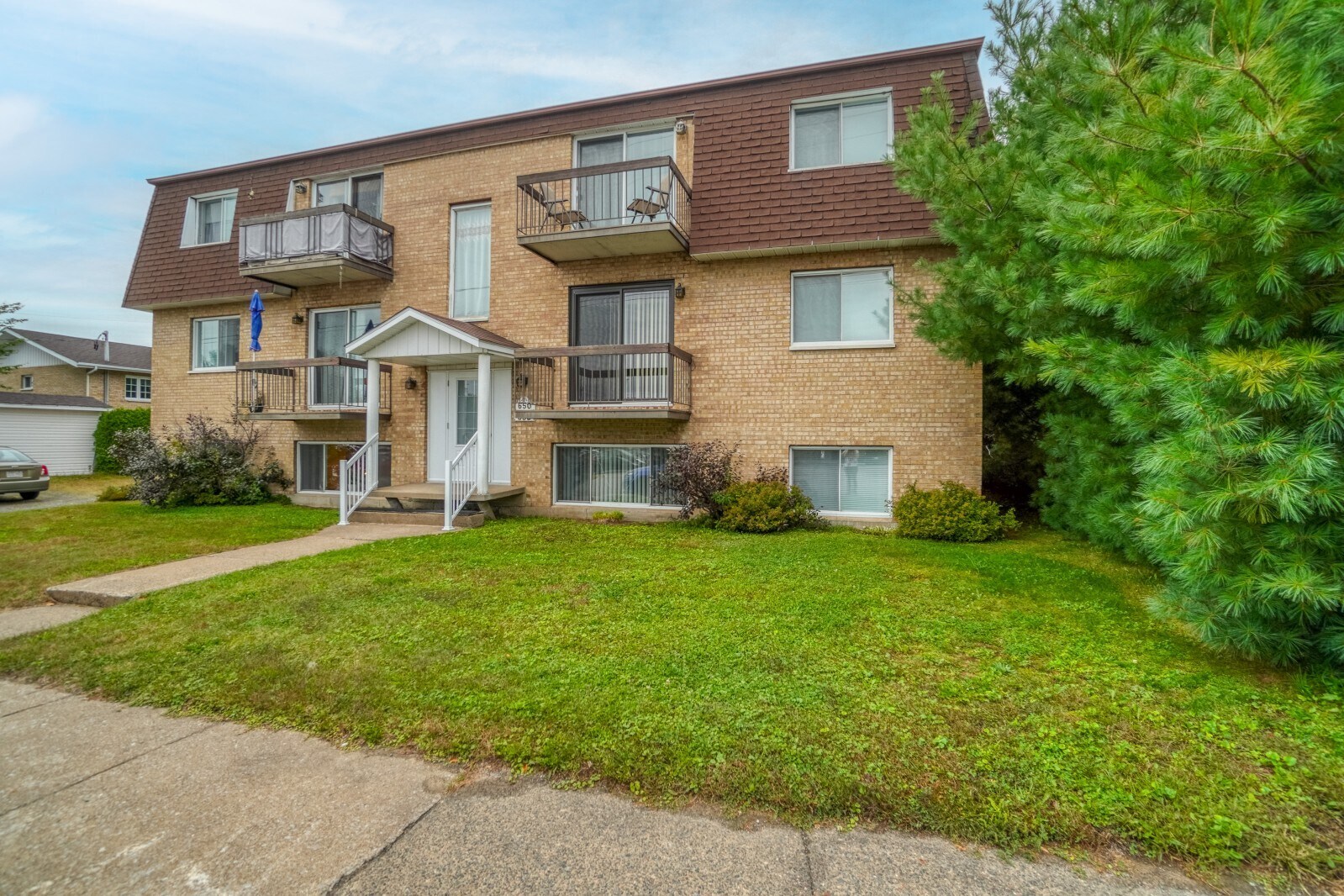 650-660 18E Rue, Shawinigan, QC for sale Primary Photo- Image 1 of 1