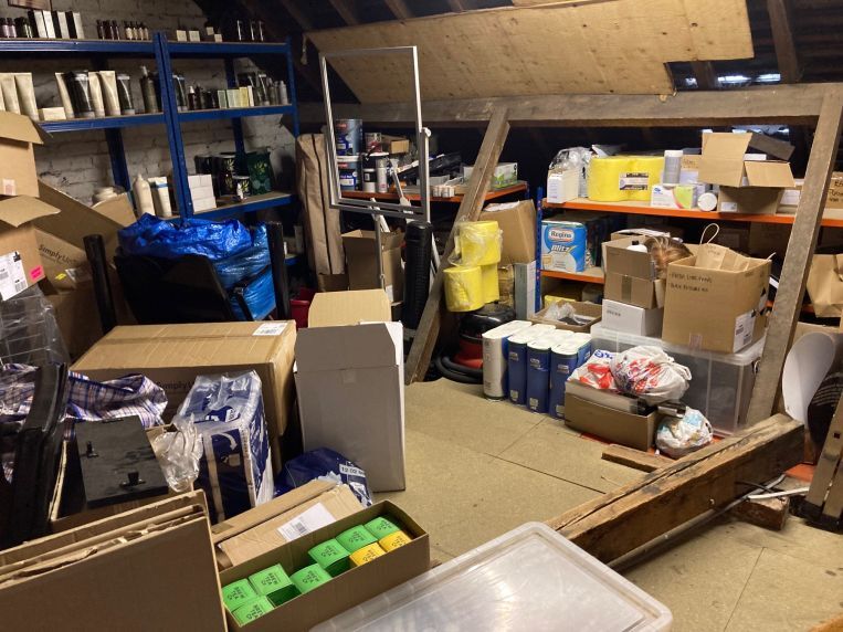 10 Anyards Rd, Cobham à louer Photo intérieure- Image 1 de 7