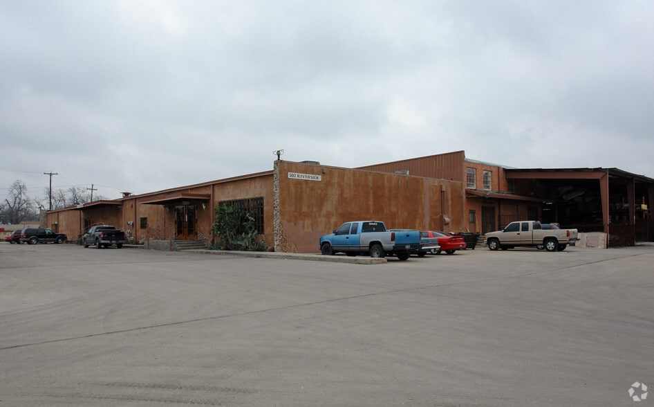 1350 E Southcross Blvd, San Antonio, TX for lease - Building Photo - Image 2 of 13