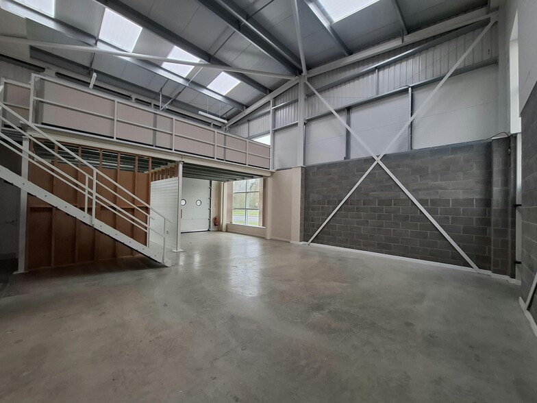 Betony Way, Malvern for lease - Building Photo - Image 3 of 4