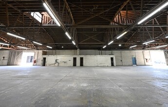 15023-15035 Califa St, Van Nuys, CA for lease Interior Photo- Image 2 of 3