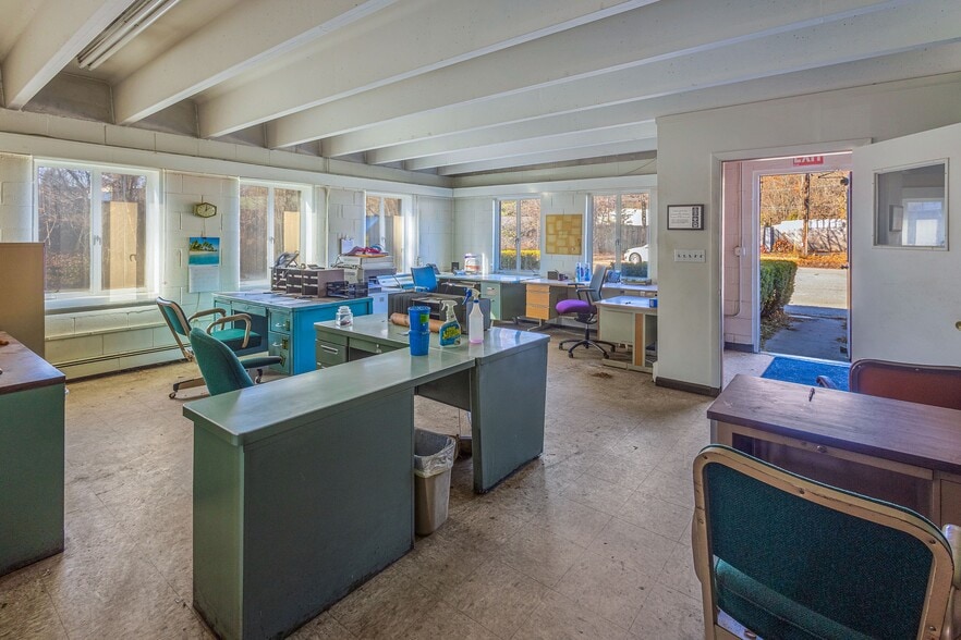 21 Westford Rd, Ayer, MA for lease - Primary Photo - Image 2 of 8