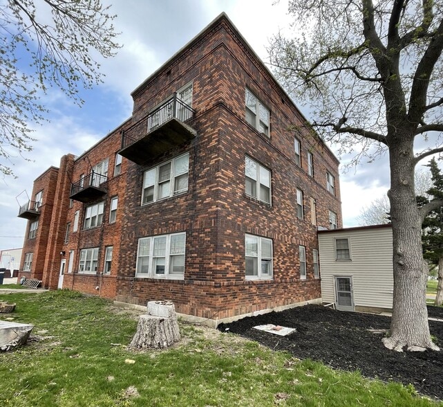 Truman State University Portfolio portfolio of 4 properties for sale on LoopNet.ca - Building Photo - Image 1 of 37