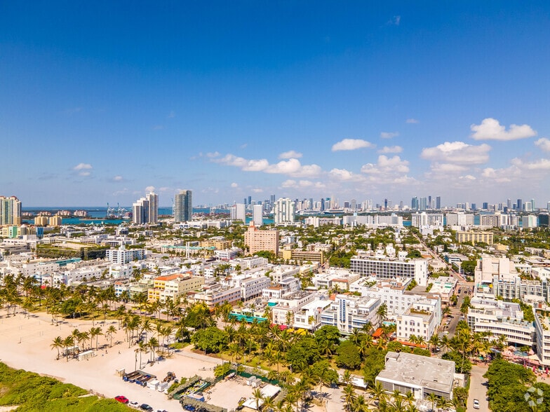 928 Ocean Dr, Miami Beach, FL for lease - Building Photo - Image 2 of 6
