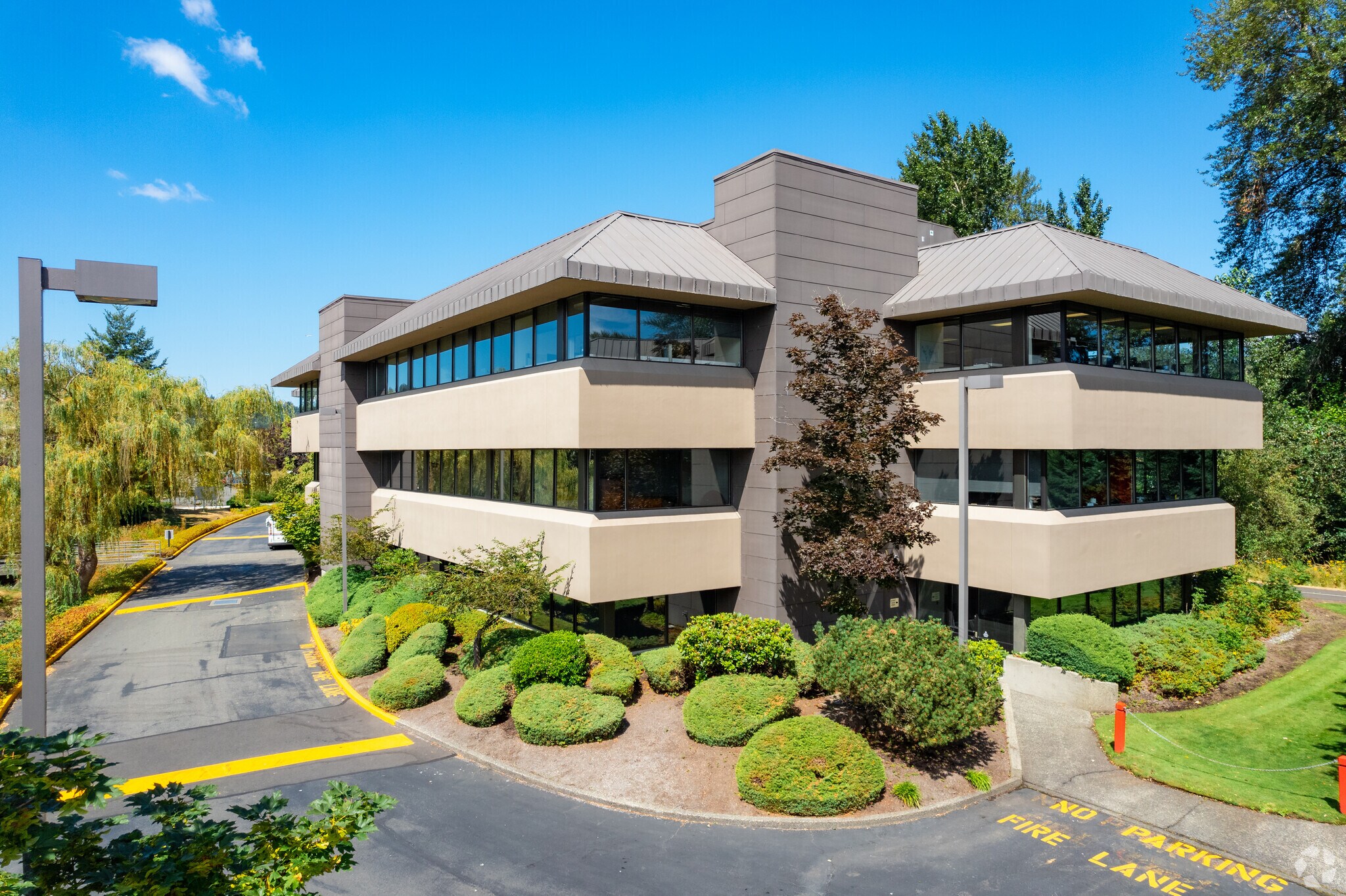 16040 Christensen Rd, Tukwila, WA à louer Photo du bâtiment- Image 1 de 14
