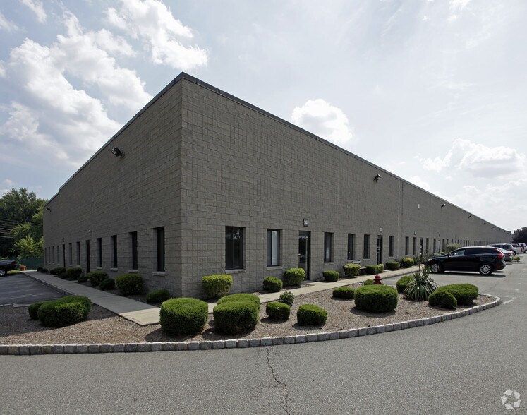 15A Melanie Ln, East Hanover, NJ à louer - Photo principale - Image 1 de 3