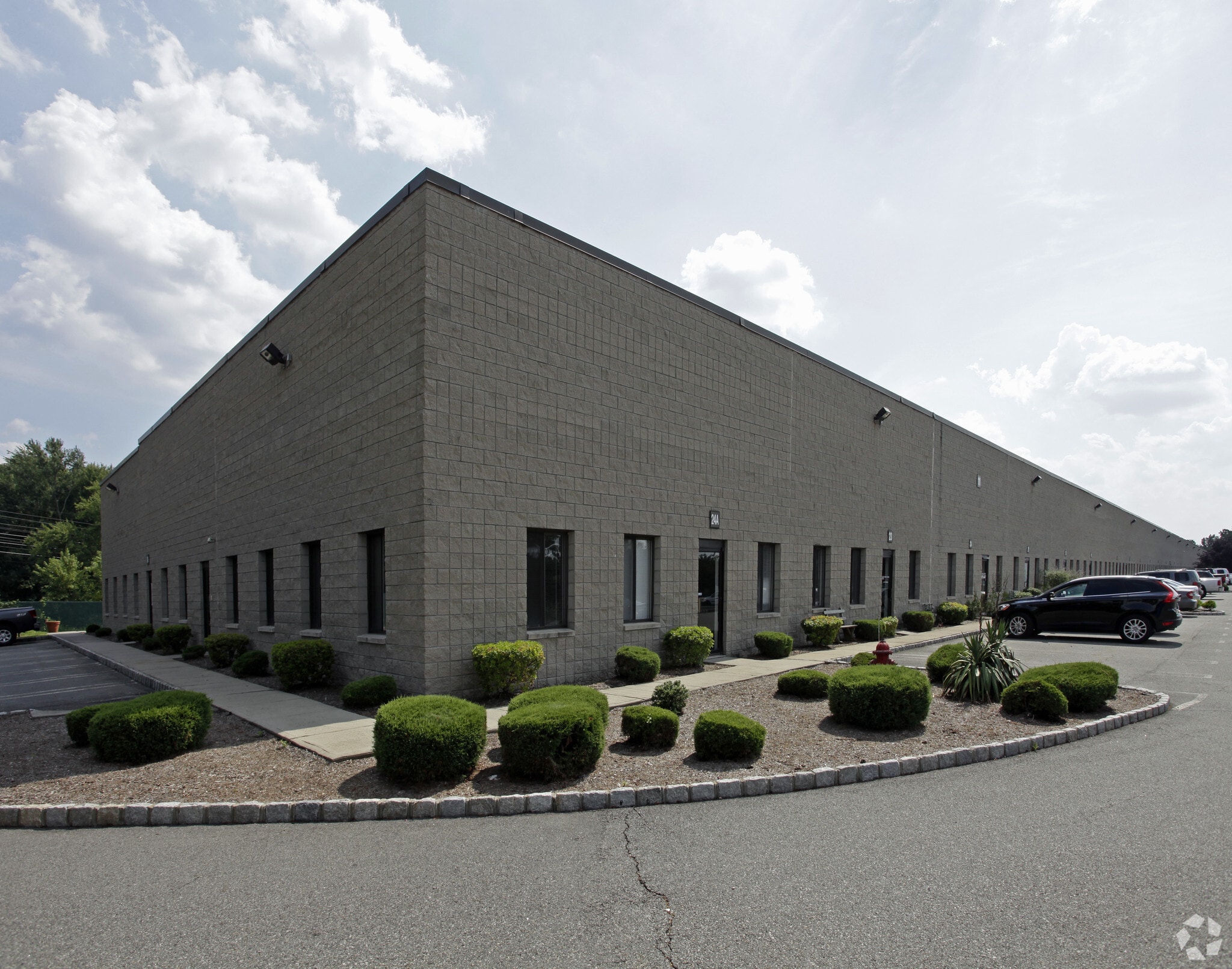 15A Melanie Ln, East Hanover, NJ for lease Primary Photo- Image 1 of 4