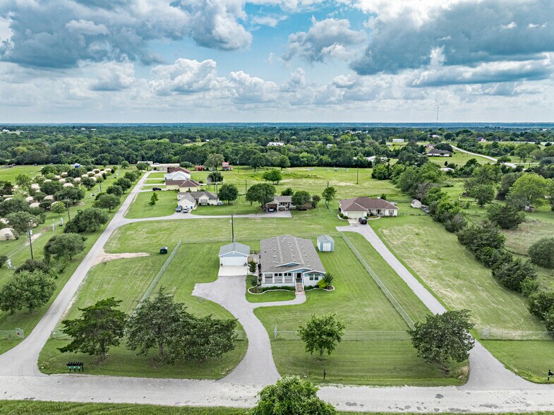 305 O Malley Rd, Brenham, TX for sale - Primary Photo - Image 1 of 46