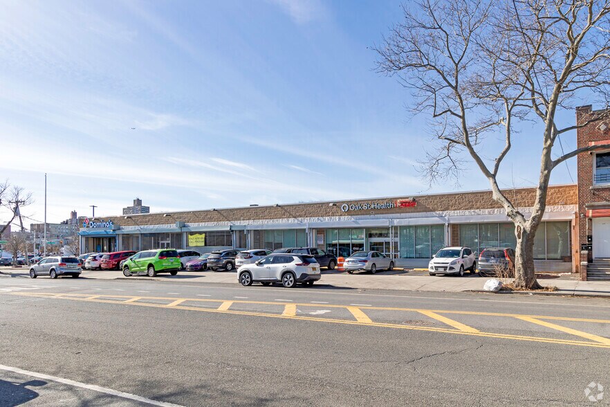 2721 Bronxwood Ave, Bronx, NY à louer - Photo du bâtiment - Image 3 de 5