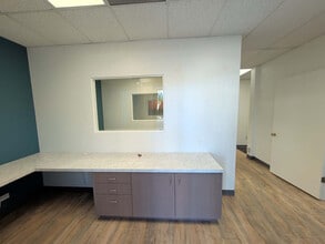 622 N Larchmont Blvd, Los Angeles, CA for lease Interior Photo- Image 2 of 28