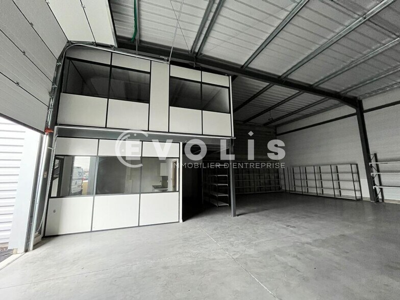 Flex in VILLENAVE-D'ORNON for lease - Interior Photo - Image 2 of 8